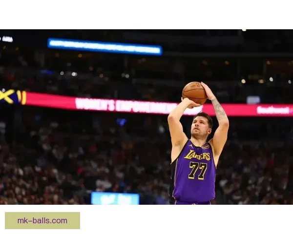 林书豪解析东契奇进攻技巧偏好左侧单打后撤步展现联盟顶级柔和手感